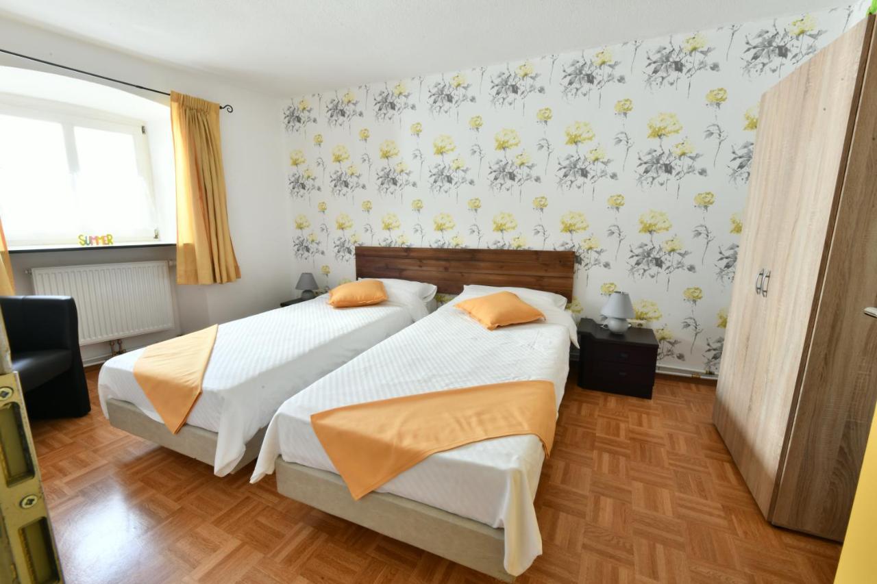 Um Die Ecke Apartment Manderscheid Exterior foto