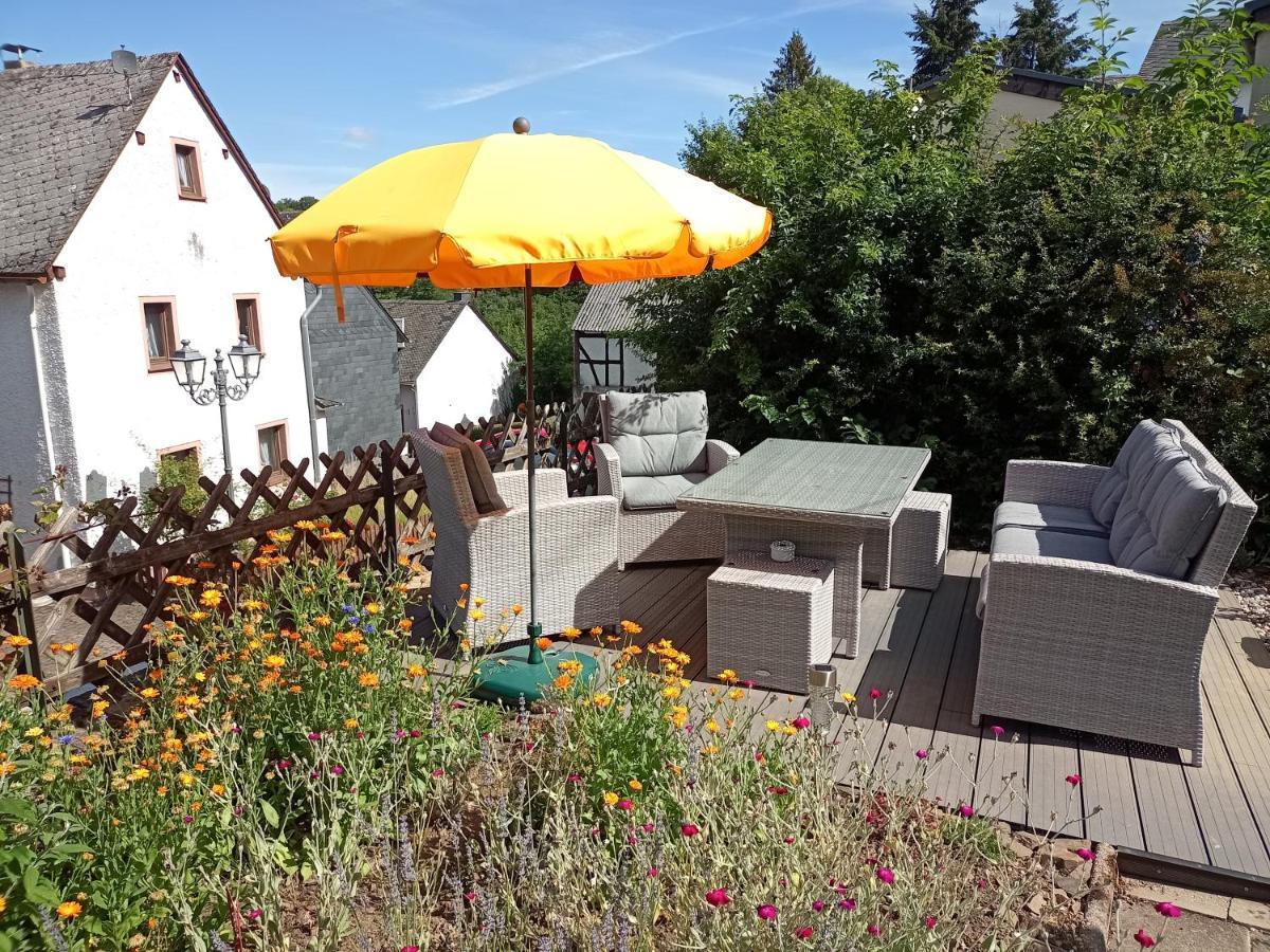 Um Die Ecke Apartment Manderscheid Exterior foto